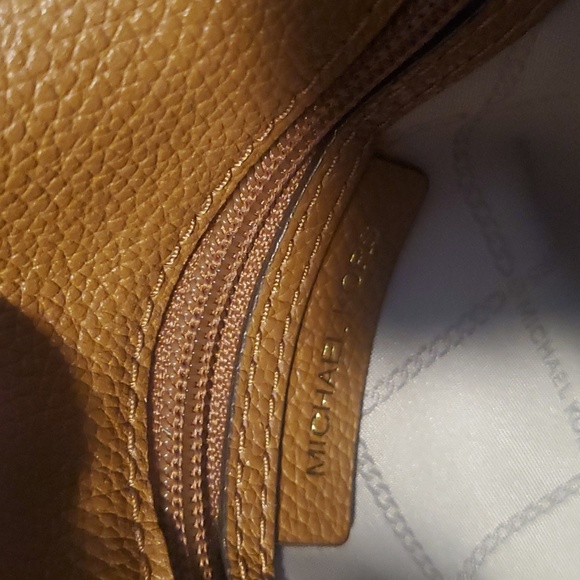 Michael Kors Purse Crossbody *free shipping* - Picture 9 of 12